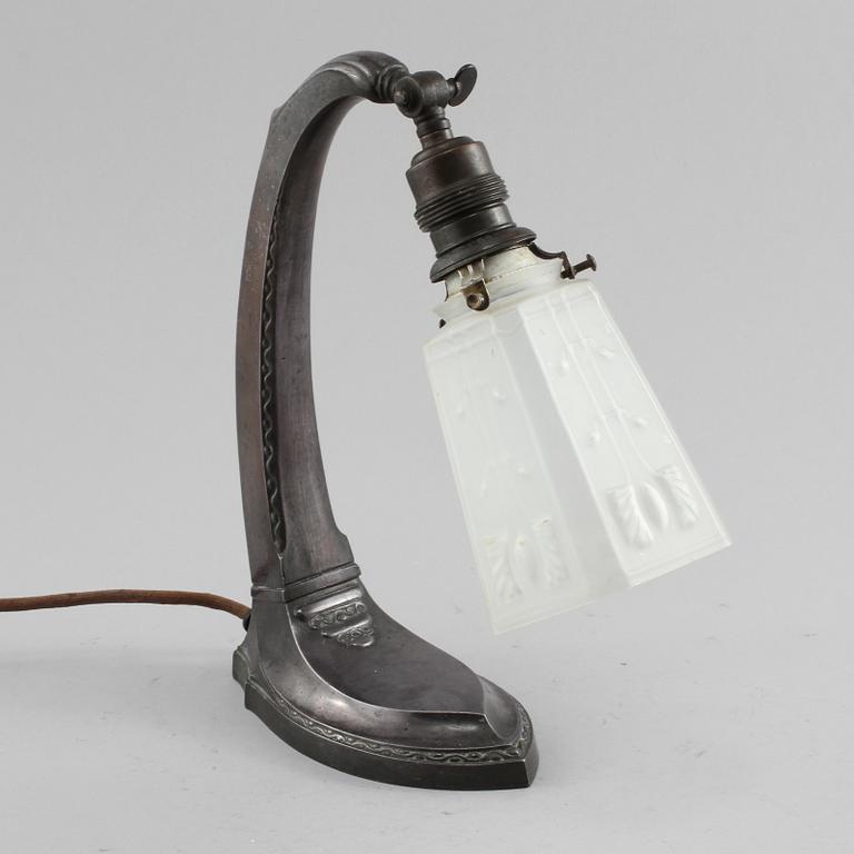 BORDSLAMPA, jugend, 1900-talets första hälft.