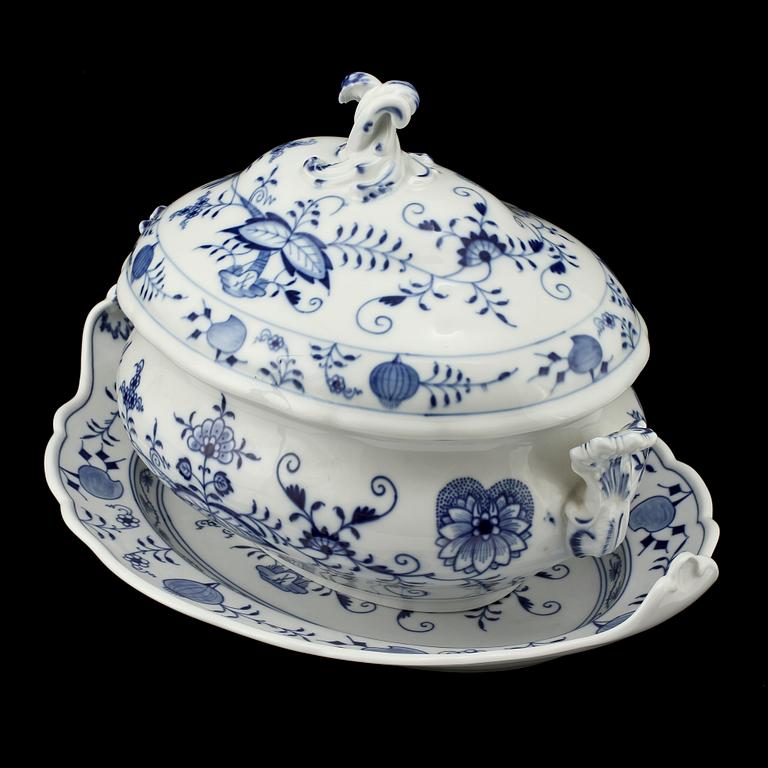 TERRIN SAMT UNDERFAT, porslin, Meissen, 1900-tal.