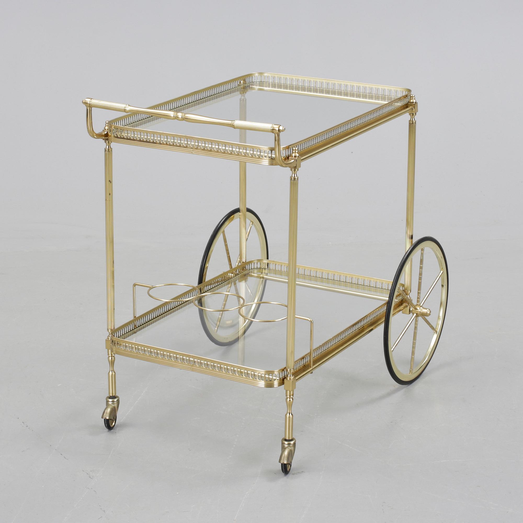 SERVERINGSVAGN, 1900-talets andra hälft. Mässing och glas.