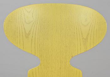 STOLAR, ett par, "Myran", Arne Jacobsen, Fritz Hansen, Danmark, tillverkade 1996.