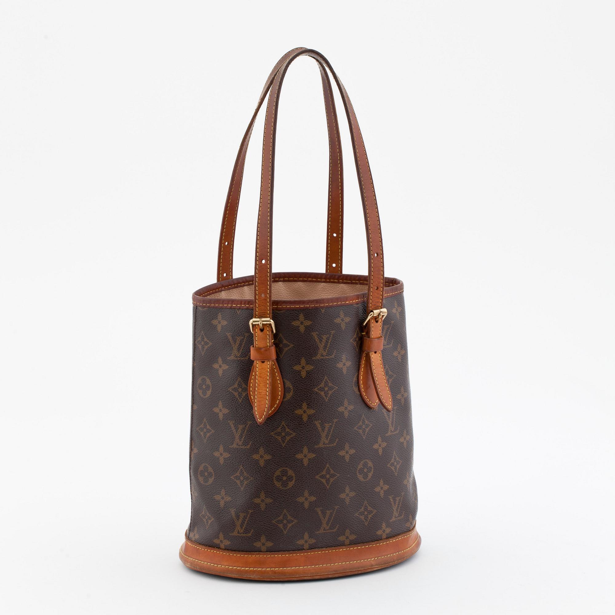 LOUIS VUITTON, a monogram canvas handbag, "Bucket".