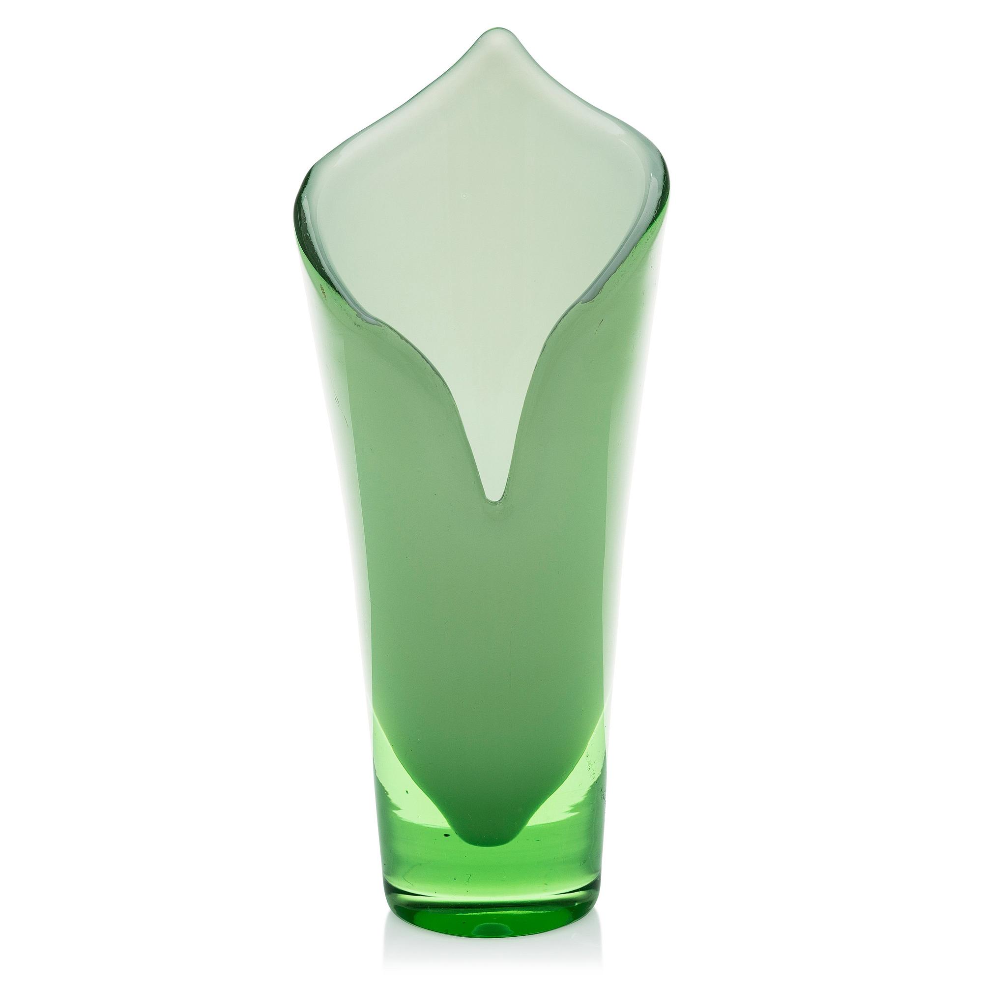GUNNEL NYMAN, A 'Calla' vase signed Riihimäen Lasi Oy, Gunnel Nyman.