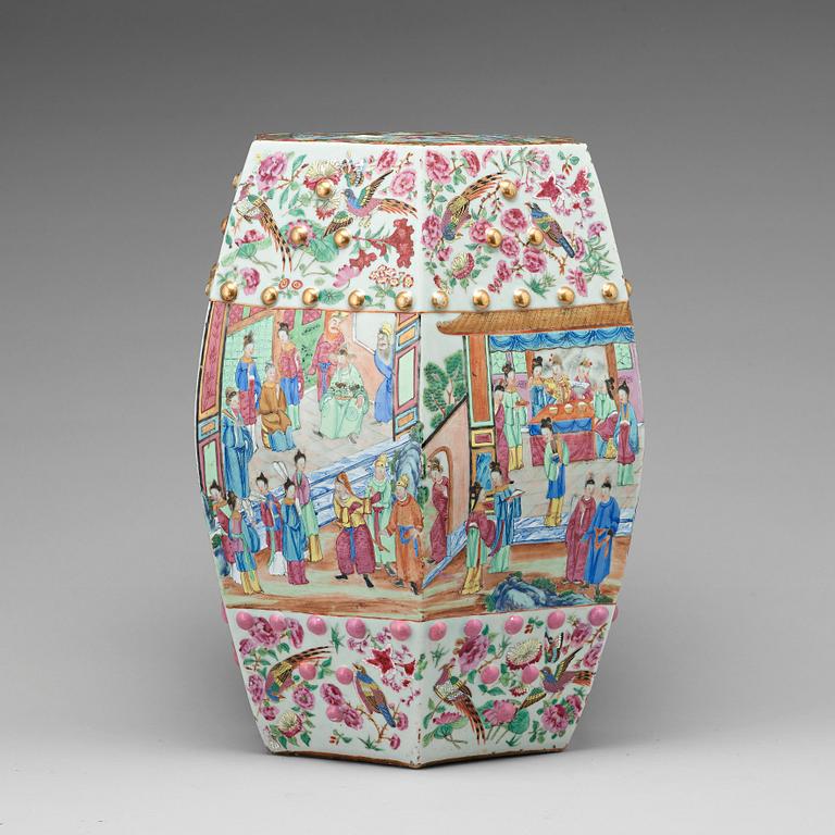 A Canton garden seat, Qing dynasty, 19th Century.