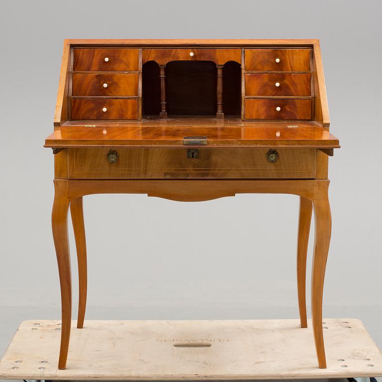 SEKRETÄR, gustaviansk stil, 1900-tal.