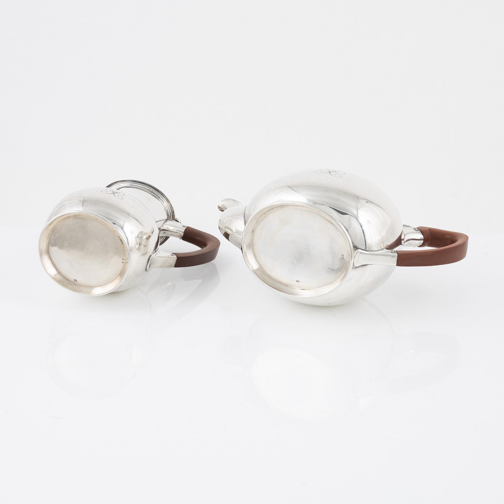 Kaffe- och teservis, 4 delar, samt gräddsnipa, silver, England, 1930-40-tal.