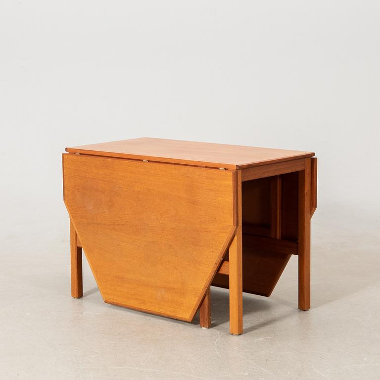 Drop-leaf table, second half of the 20th century.