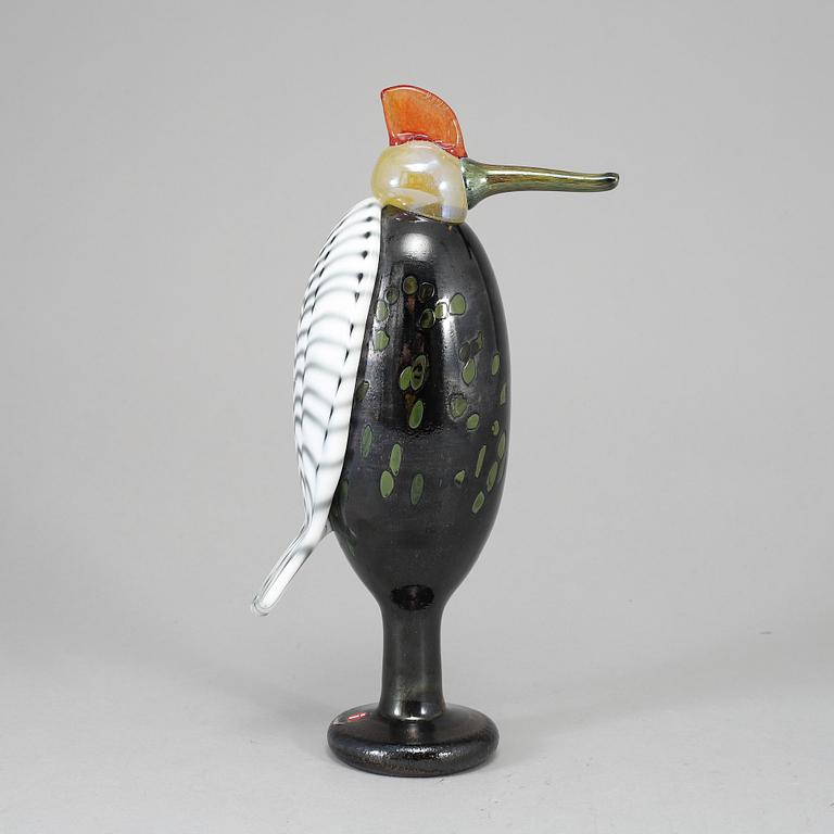 OIVA TOIKKA, lintu, lasia, signeerattu ja numeroitu, O. Toikka Nuutajarvi Tacoma 2011.