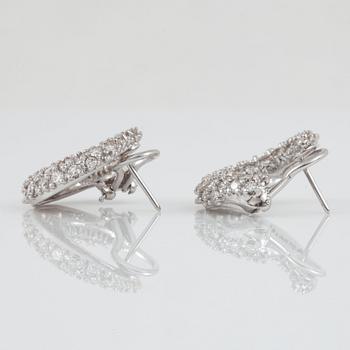 ÖRHÄNGEN signed Garrard,  med briljantslipade diamanter, ca 6.00 ct totalt.