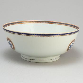 A famille rose export porcelain punch bowl, Qing dynasty, Qianlong (1736-95).