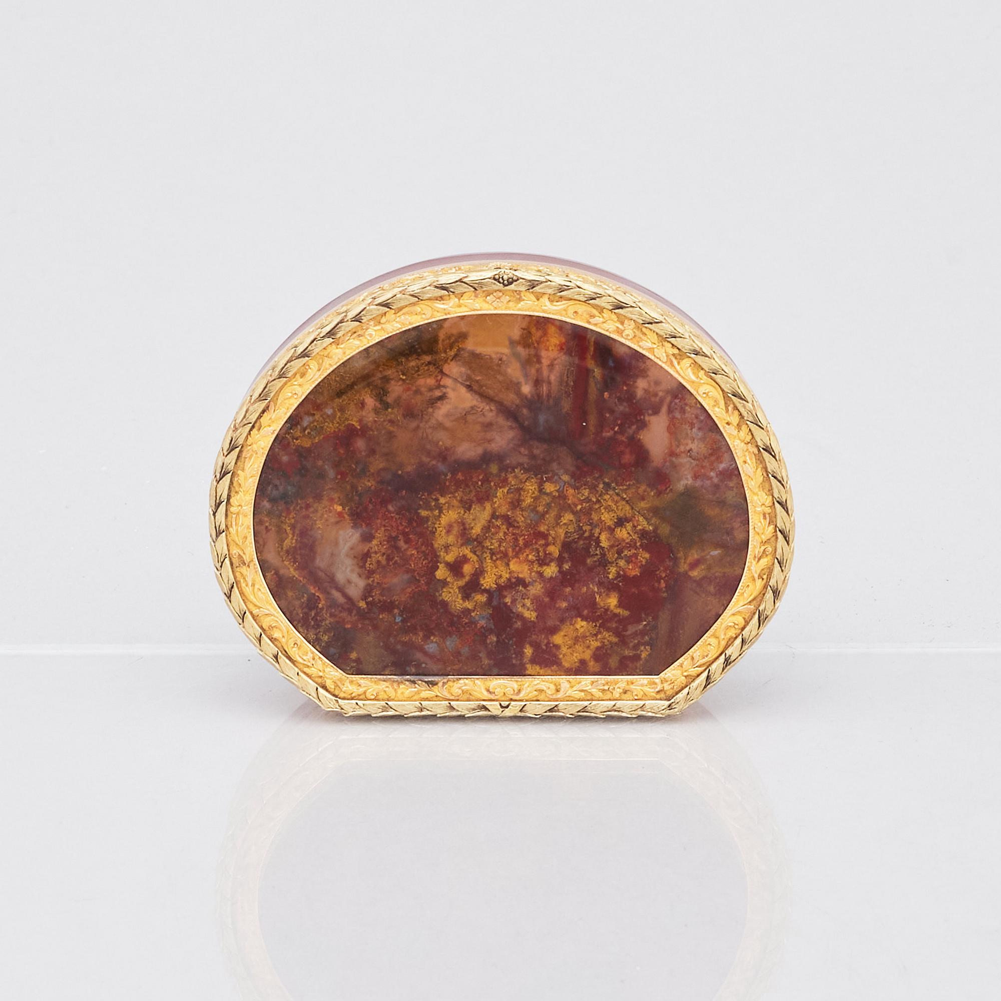 Dosa, agat och tvåfärgat guld, sannolikt fransk, 1800-tal.