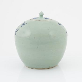 A porcelain jar, Qingdynasty, circa 1900.