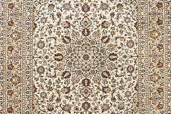 A Kashan carpet, c. 345 x 242 cm.