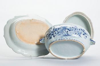 TERRIN med LOCK och FAT, porslin, Kina Qianlong (1735-1796).