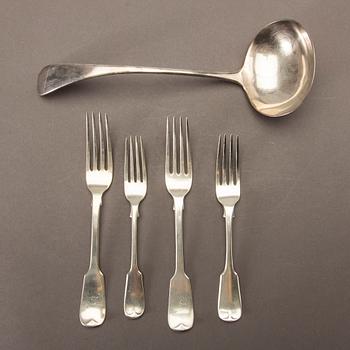 An English 20th century 21 pcs of silver cutlery, different makers, total weight ca 1120 gram.