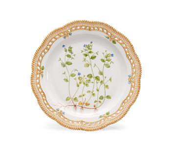 399. A FLORA DANICA SERVING DISH.