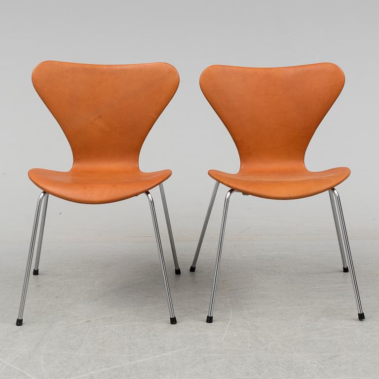 ARNE JACOBSEN, 6 stolar, "Sjuan", Fritz Hansen.