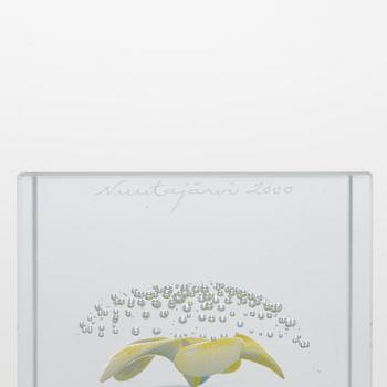 Oiva Toikka, årskub 2000, signerad Oiva Toikka Nuutajärvi 2000, 956/2000.