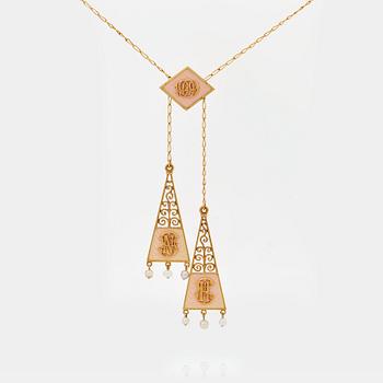 795. FABERGÉ, Nobel minnescollier, guld, emalj och pärlor, S:t Petersburg 1908-1917.