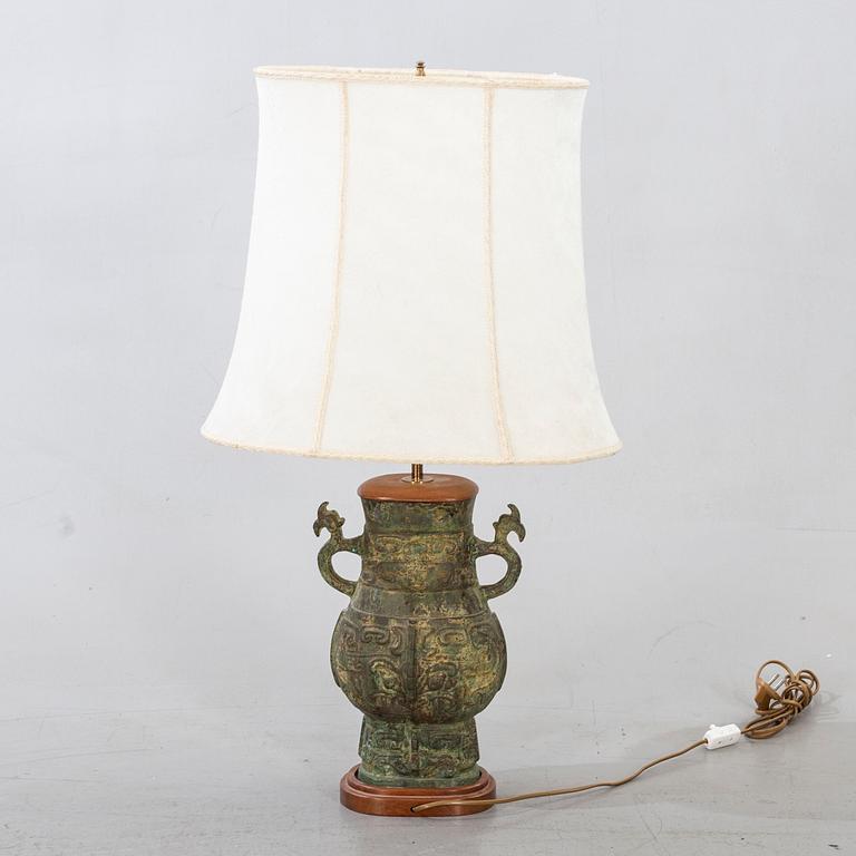 Bordslampa, Kina,1900-talets andra hälft.