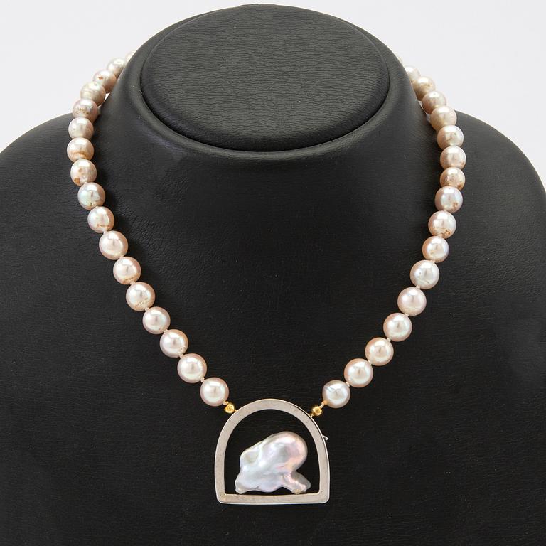 Elon Arenhill, necklace, pearls and pendant in 18k white gold.