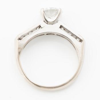 Ring, 18K white gold with brilliant-cut diamonds.