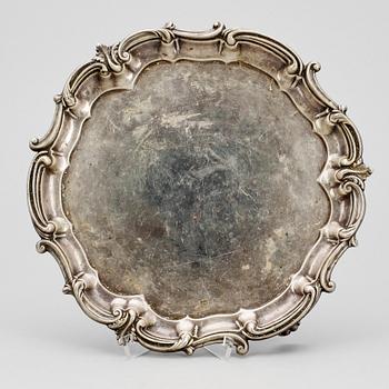 SALVER, silver. Sheffield, England, Mappin & Webb. 1899-1900. Totalvikt 522 g.