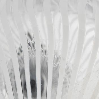 Oiva Toikka, a 'Scaup duck of Finland' glass bird, signed Suomen sotka Oiva Toikka Nuutajärvi 1992, numbered 697/1992.