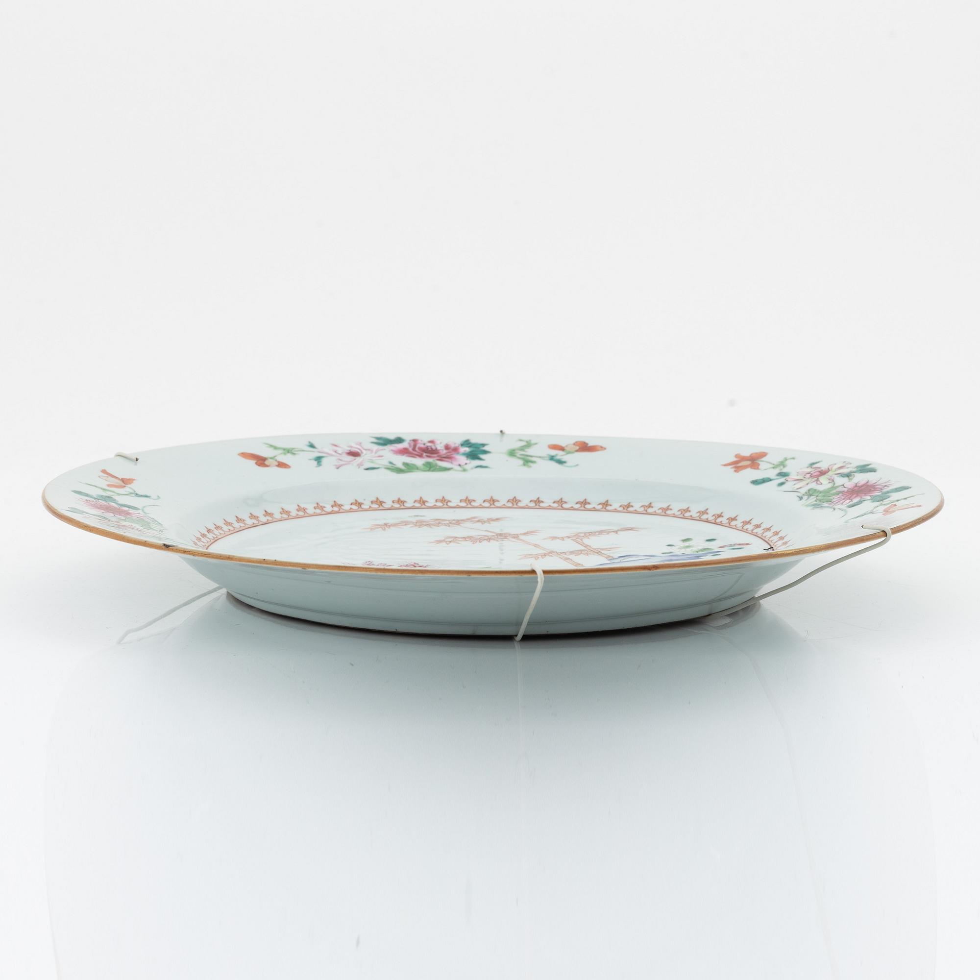A famille rose serving dish, Qing dynasty, Qianlong (1736-95).