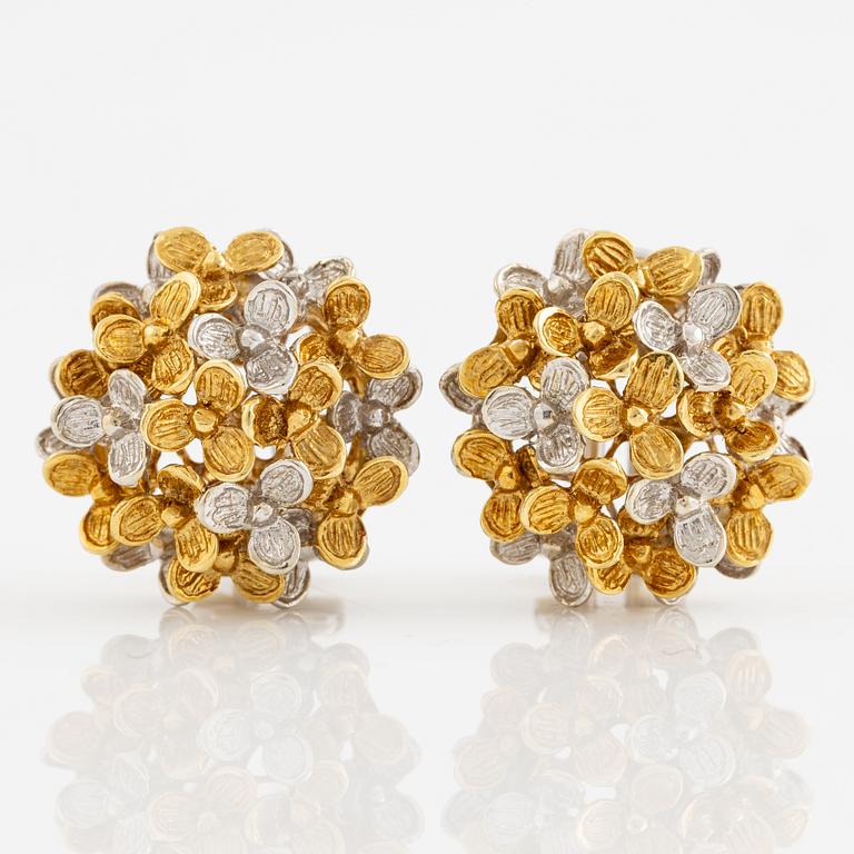 Ett par örhängen 18K guld i två färger.