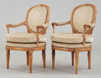 KARMSTOLAR, ett par, Gustaviansk stil, 1900-talets första hälft.