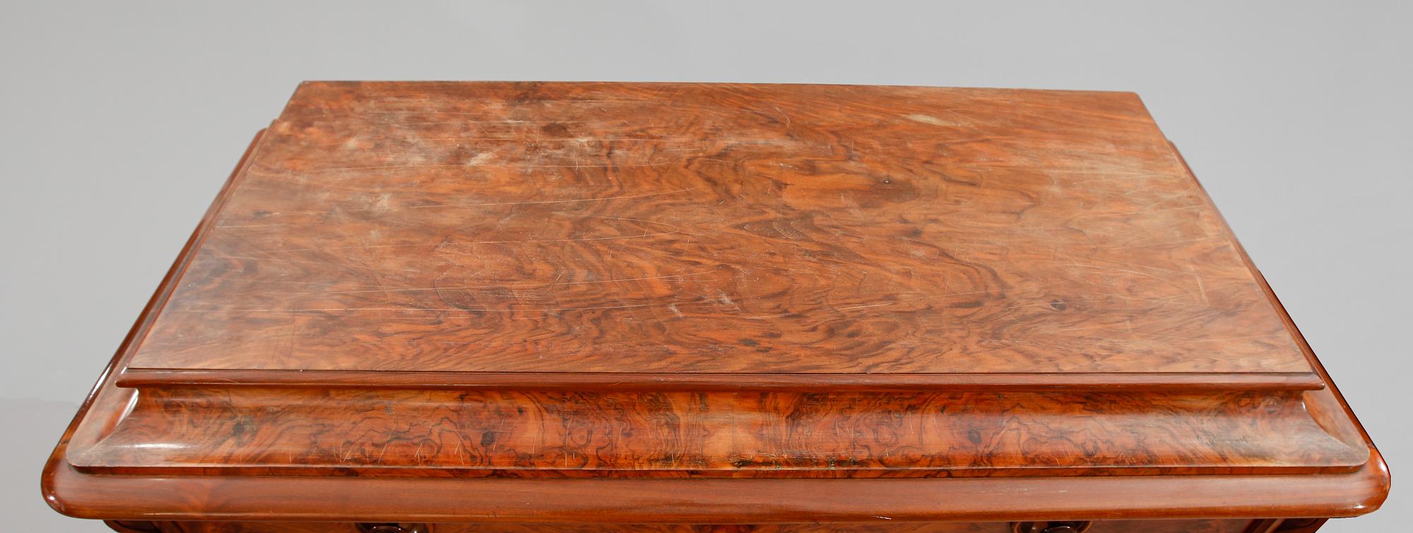 CHIFFONJÉ, sent 1800-tal.