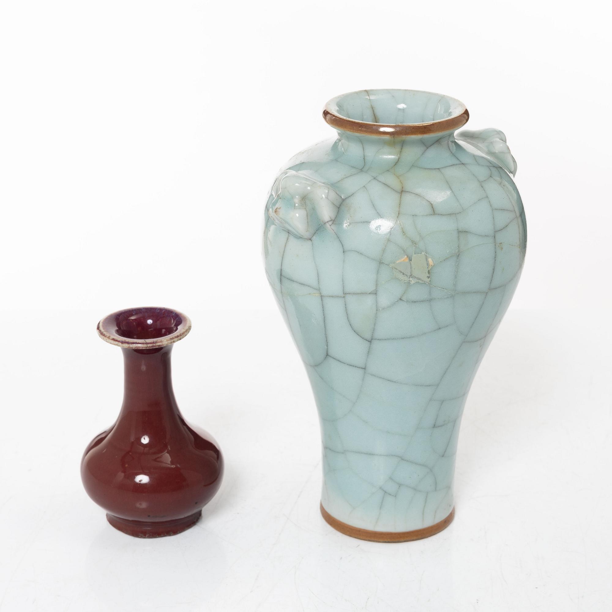 Two Chinese vases, Qing dynasty, 19th century.