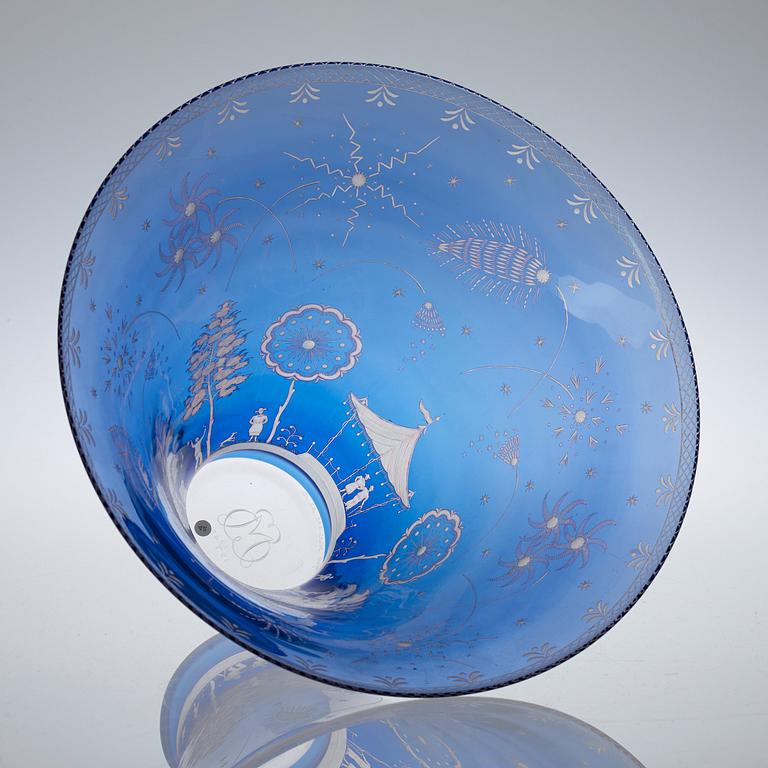 An Edward Hald engraved glass bowl, Orrefors 1945.