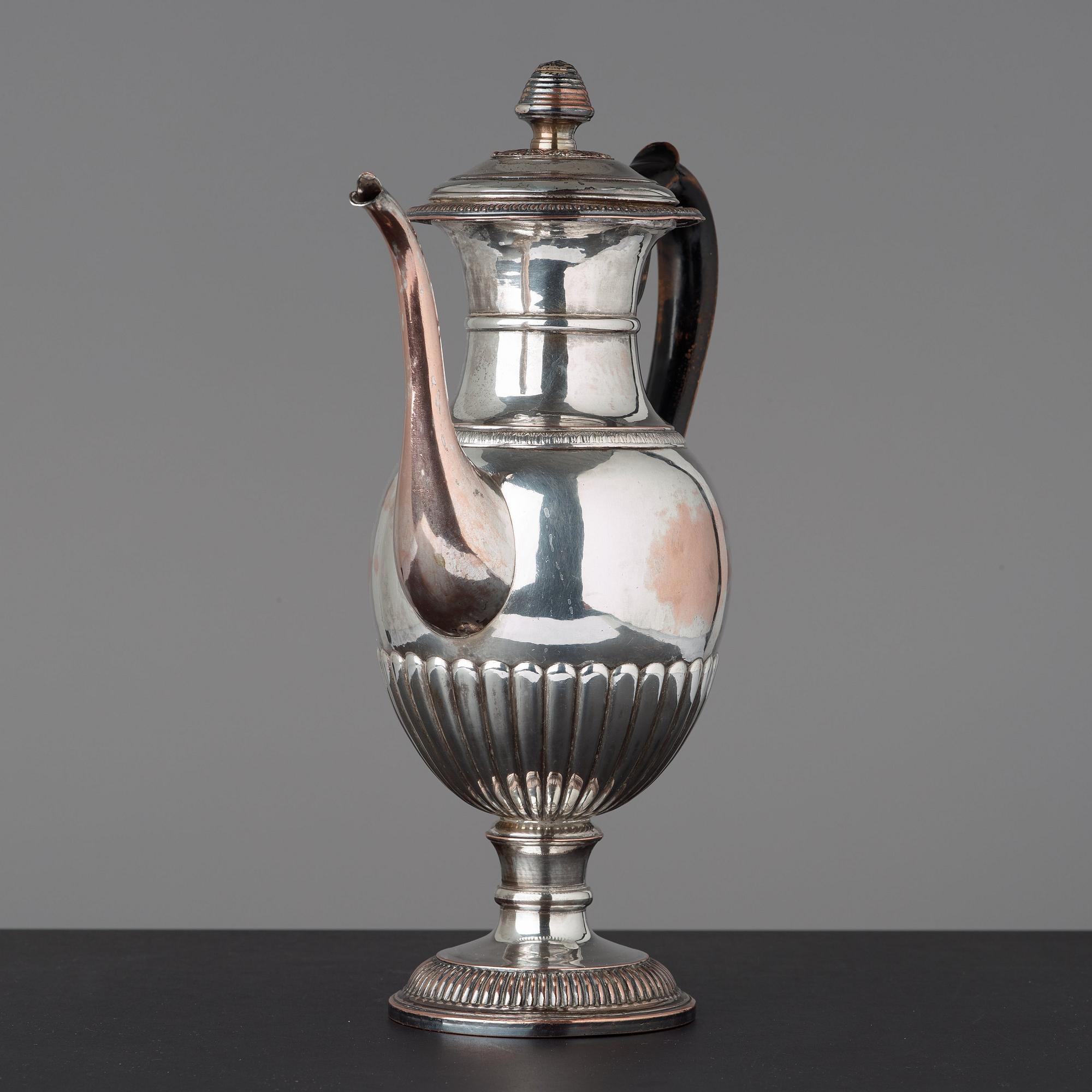 KAFFEKANNA, av Jacob Lenholm (mästare i Stockholm 1827-40), senempire, 1830-tal.