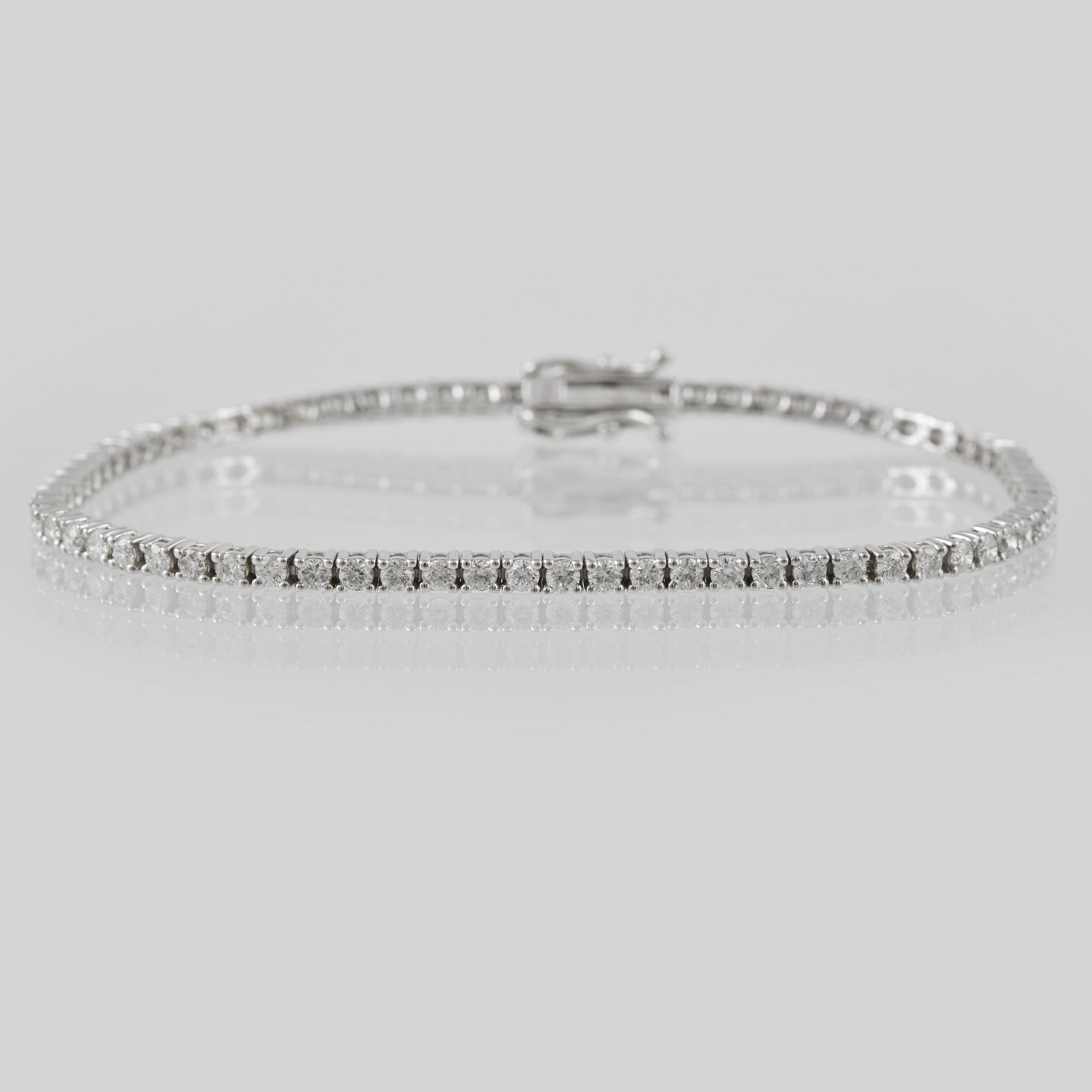 ARMBAND, 18K vitguld med briljantslipade diamanter 2.19 ct. Vikt 6,8 gram.