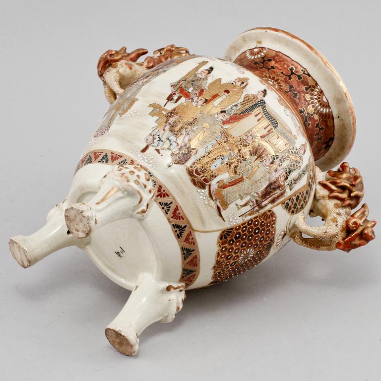 RÖKELSEKAR, porslin, Satsuma, Japan, omkring 1900.