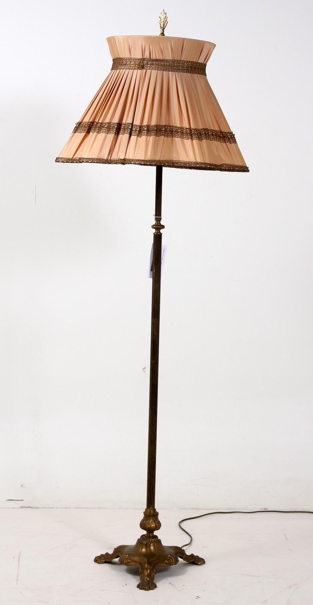 GOLVLAMPA, 1900-tal.