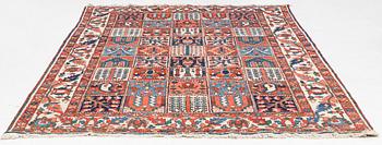 Rug, Bakhtiari, antique/semi-antique, approx. 305 x 215 cm.