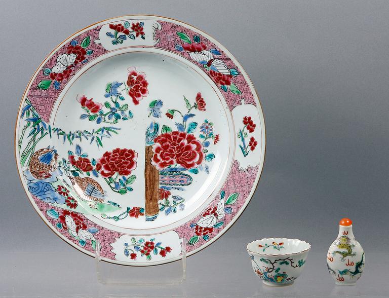 TALLRIK, SNUSFLASKA samt SKÅL, porslin, Kina. 1700/1800-tal.