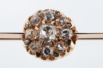 A DIAMOND BROOCH.