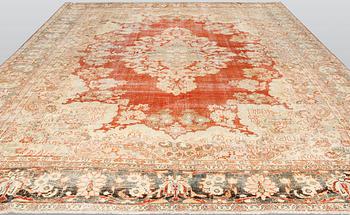 A carpet, Mahal, vintage design, approximately 422 x 312 cm.