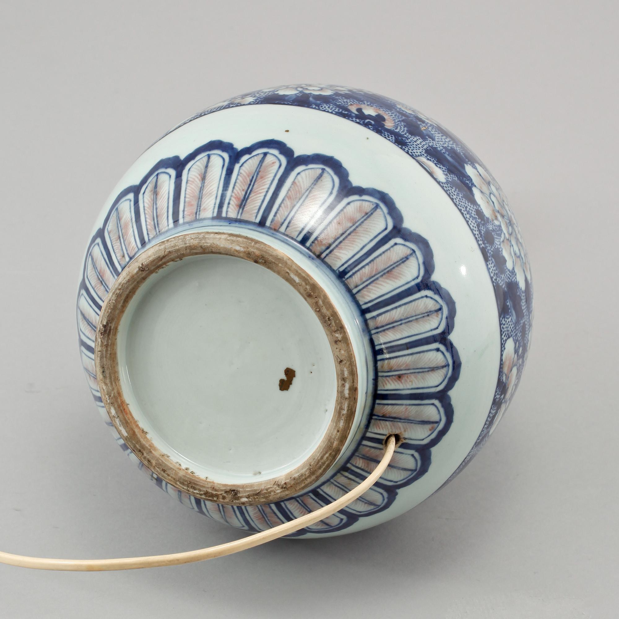BORDSLAMPA, porslin, Japan, 1800-tal.
