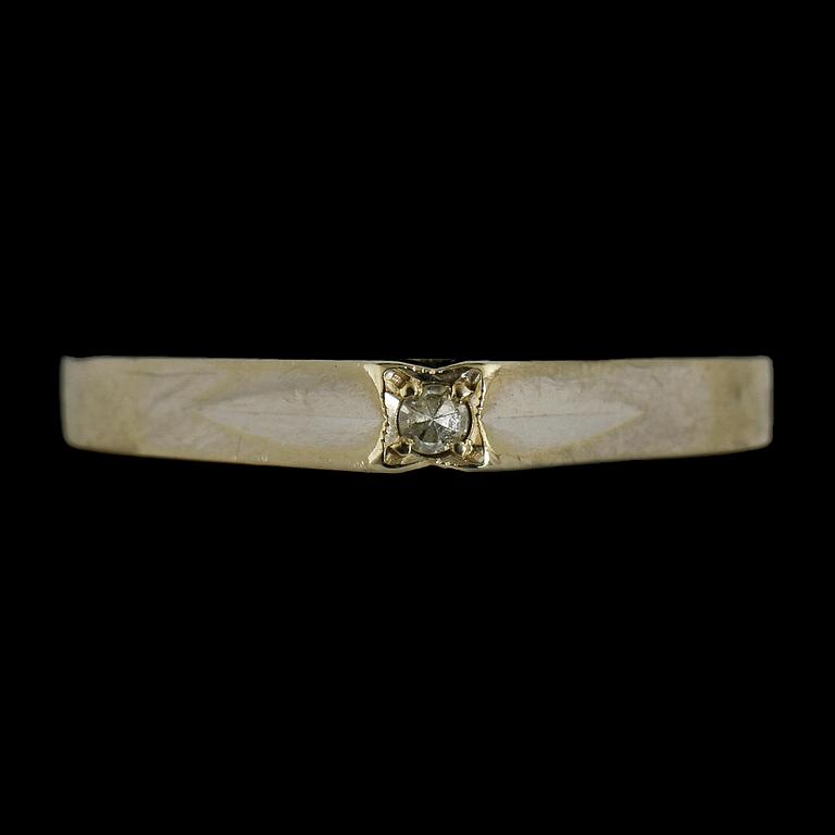 RING, 18k vitguld med åttkantslipad diamant, importstämplad, 1900-talets senare hälft. Vikt 3 g.