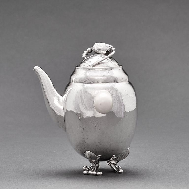 Georg Jensen, kaffe- och teservis, tre delar "Magnolia/ Blossom", Köpenhamn, 1915-21, 830/1000 silver. Design nr 2.
