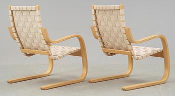 FÅTÖLJER, ett par. Modell 406, Alvar Aalto. Modellen formgiven 1947.