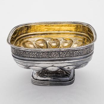 A parcel-gilt bonbonnière silver, maker's mark of Gustav Lindgren, St. Petersburg ca. 1820.