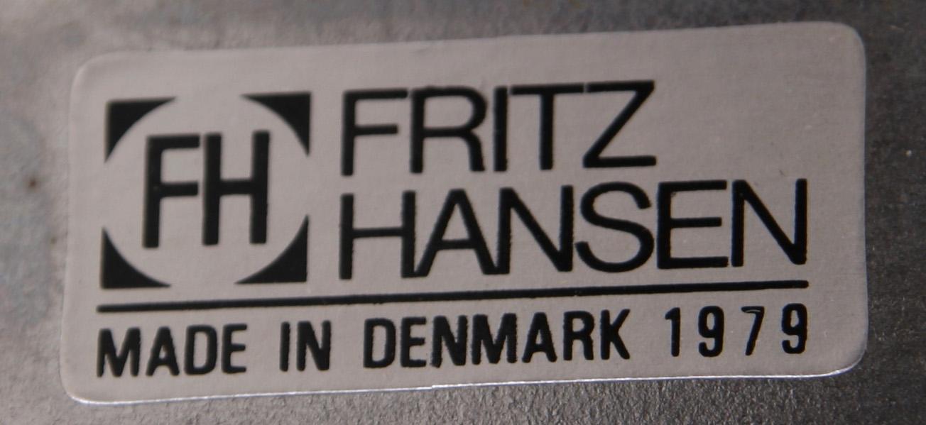 KARMSTOL, "Oxford Chair", Arne Jacobsen för Fritz Hansen, etikettmärkt.