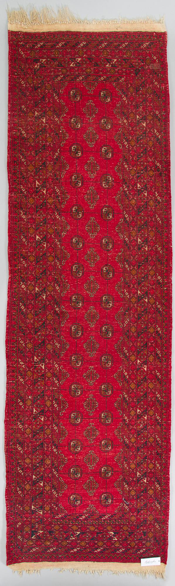 An Oriental runner, approx. 285 x 86 cm.