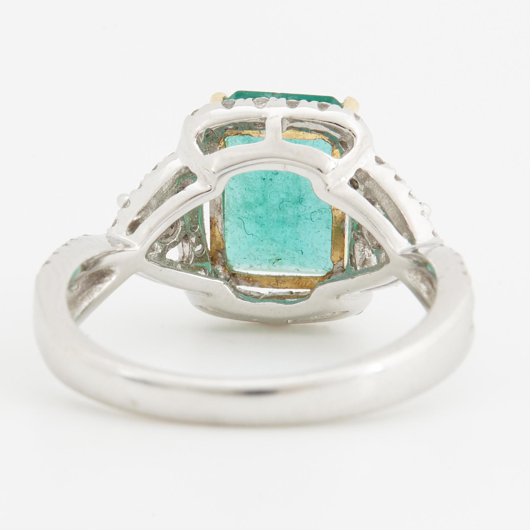 RING, med smaragd ca 2.20 ct samt briljantslipade diamanter ca 0.55 ct.