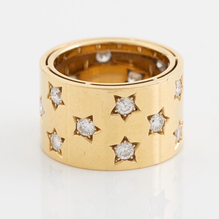 Brilliant cut diamond star shaped ring.